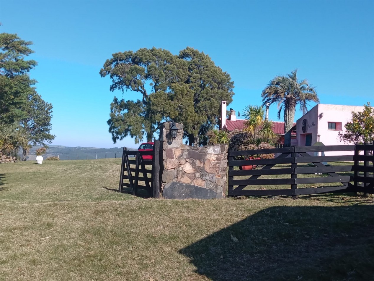Propriete rurale dans la Sierra de Carape. 267 hectares. Maison de 8 chambres.